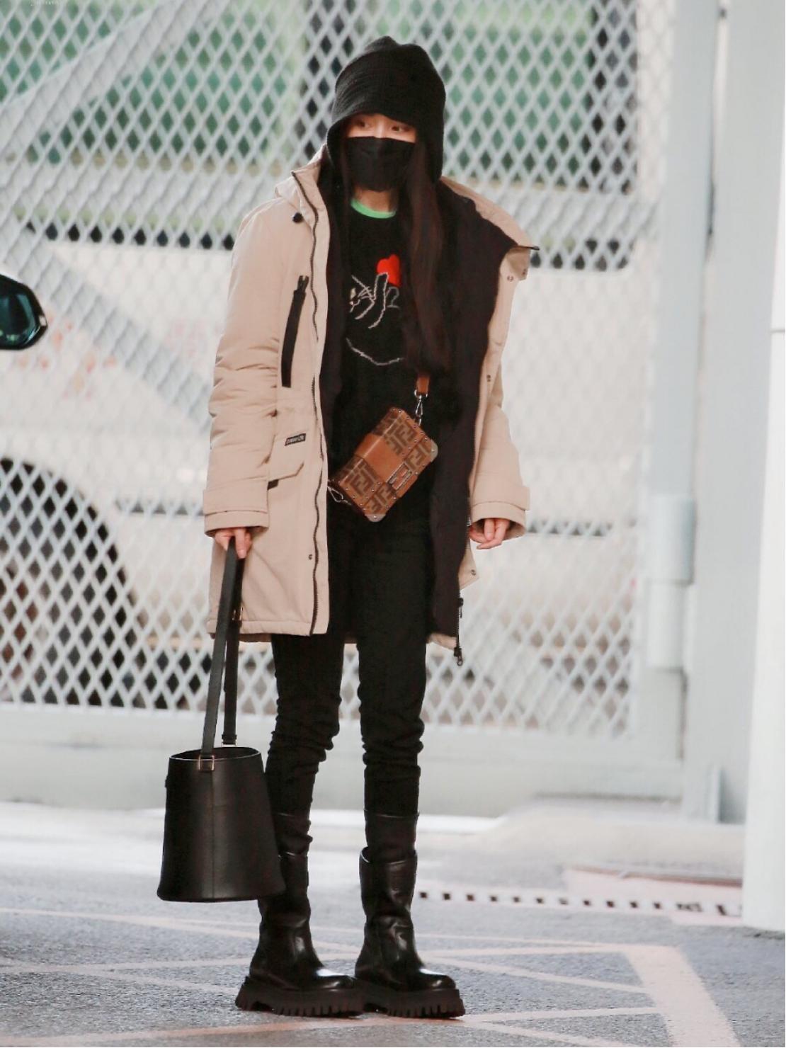 赵露思同款羽绒服2022爆款中长款,赵露思同款羽绒服