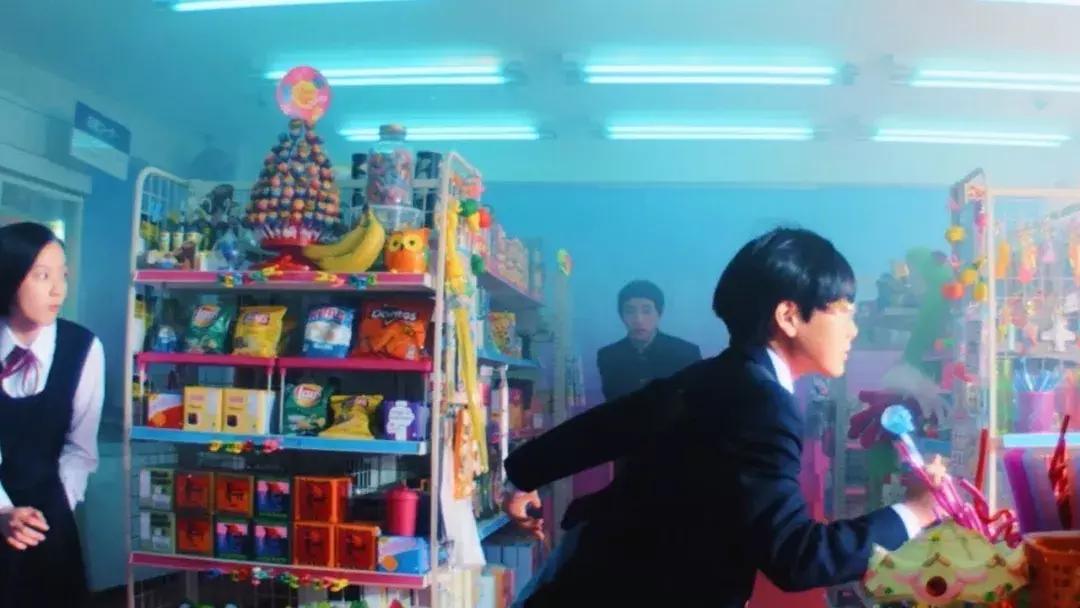 岛国鬼才！就这样，他拍出了年度爆款