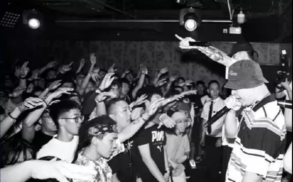 月入百万的蹦迪博主，聊了夜店大哥、天菜和字节员工的故事