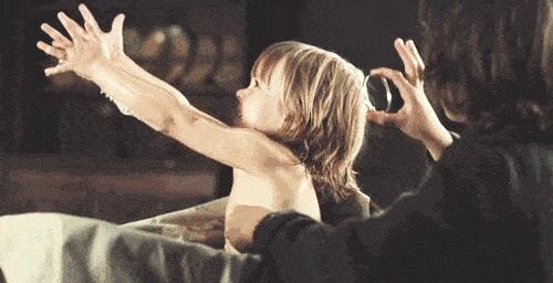 小孩爱夹床被子有坏处不,小孩爱摸乱碰怎么办