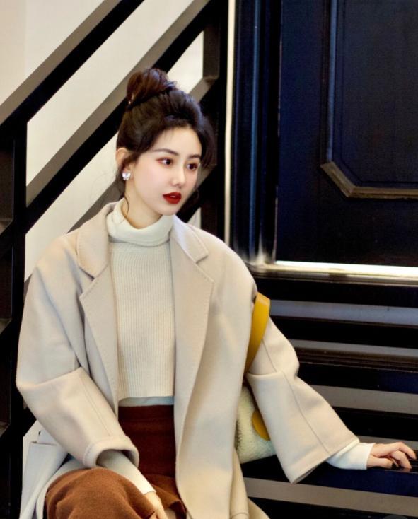 韩系大衣搭配衣服技巧,韩系大衣带领子的怎么穿搭