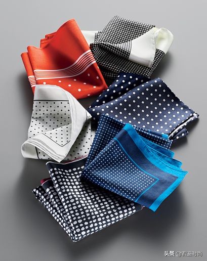 男士口袋方巾,男士小方巾怎么系简单好看