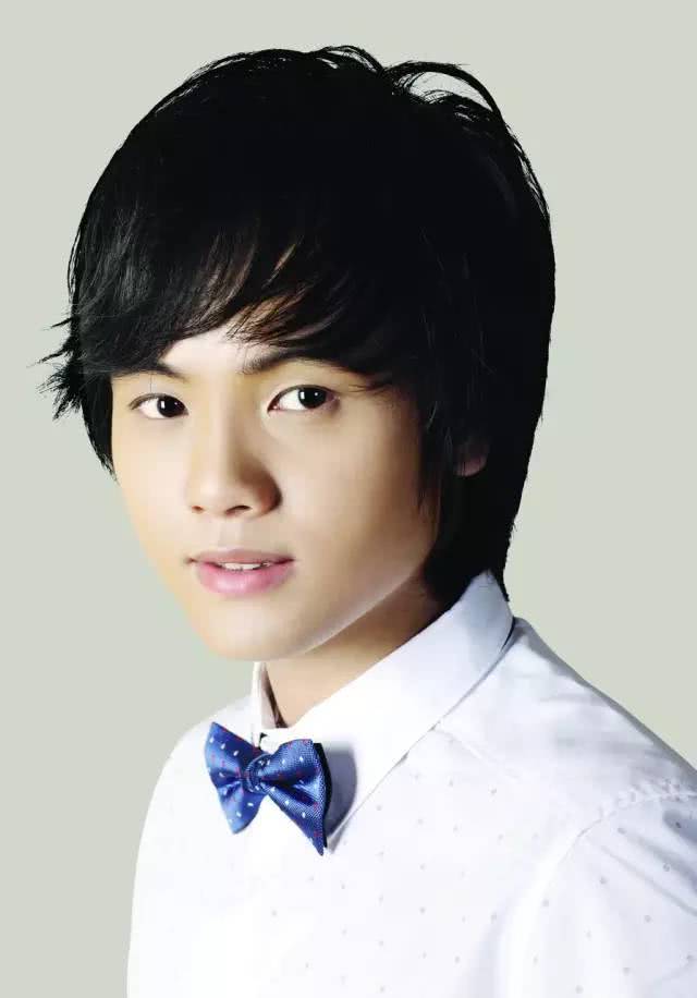 许嵩在乐坛的地位有没有薛之谦高,名气最高的歌手许嵩