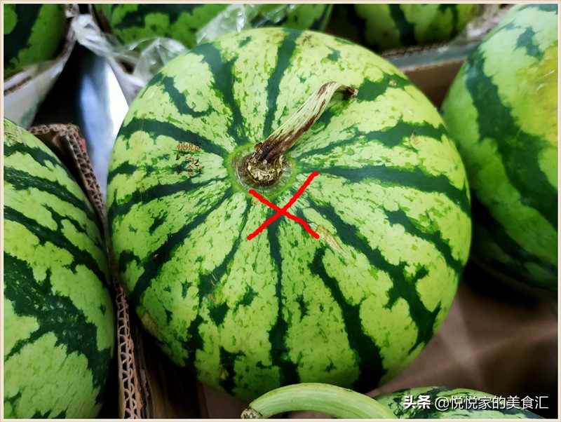 自然成熟的西瓜和催熟西瓜的区别,西瓜白籽和黑籽西瓜区别