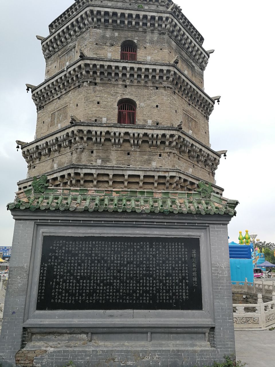 奇怪的古塔燕子----“严冬不南迁，有足不成行”