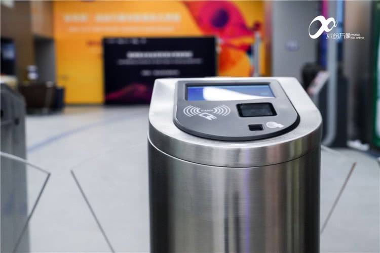 深圳万象天地缤纷万象滑冰场,深圳新开业溜冰场推荐