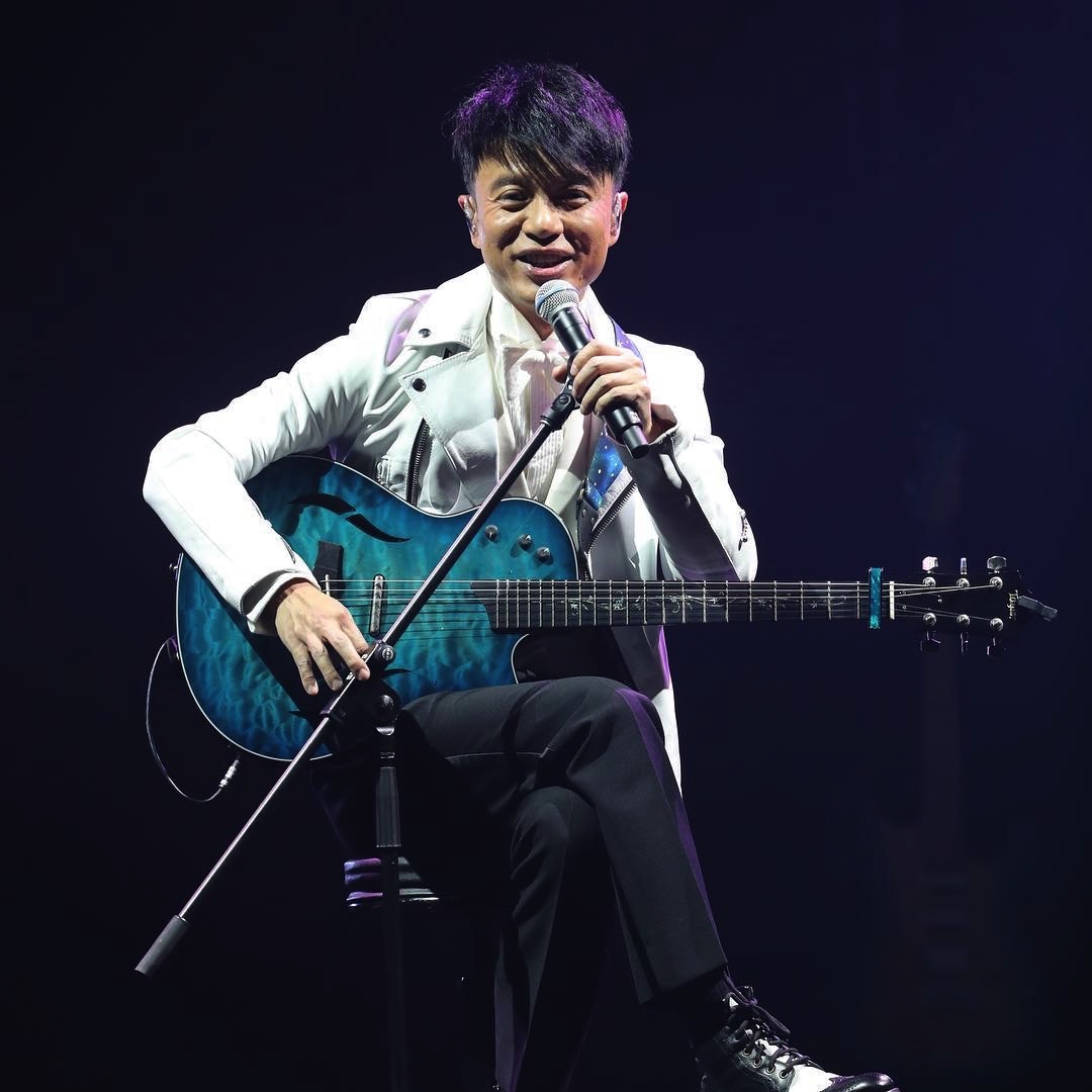 李克勤打球赛与球员起冲突险干架，事后网上公审对方被指网络欺凌