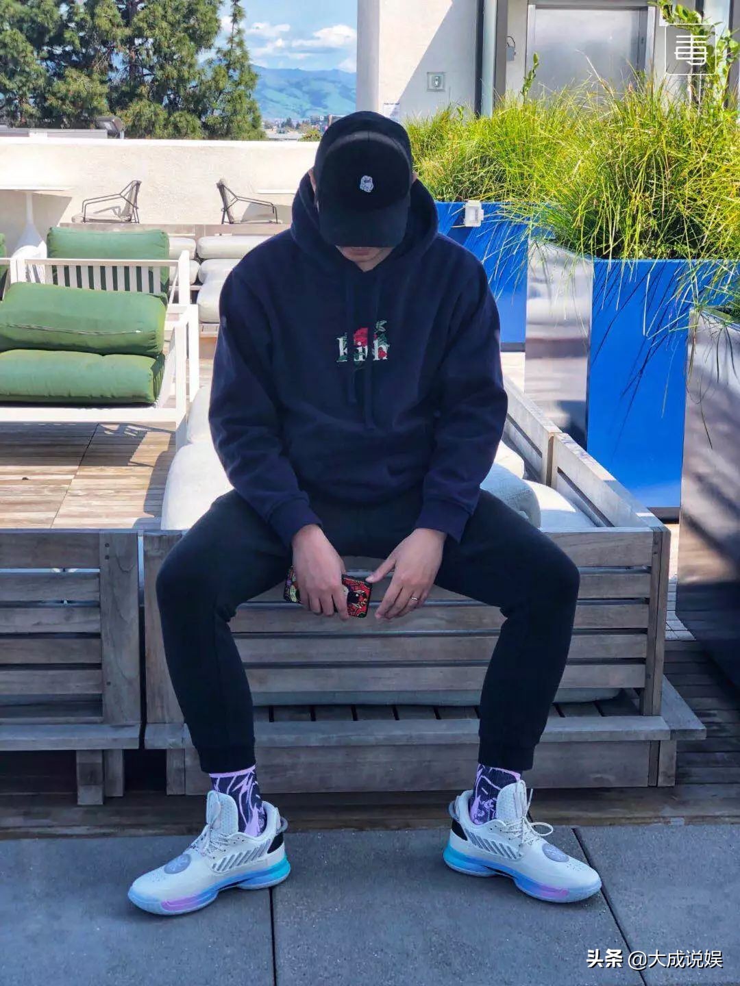 为什么这么多人穿中国李宁,富家子弟看不起我军小伙