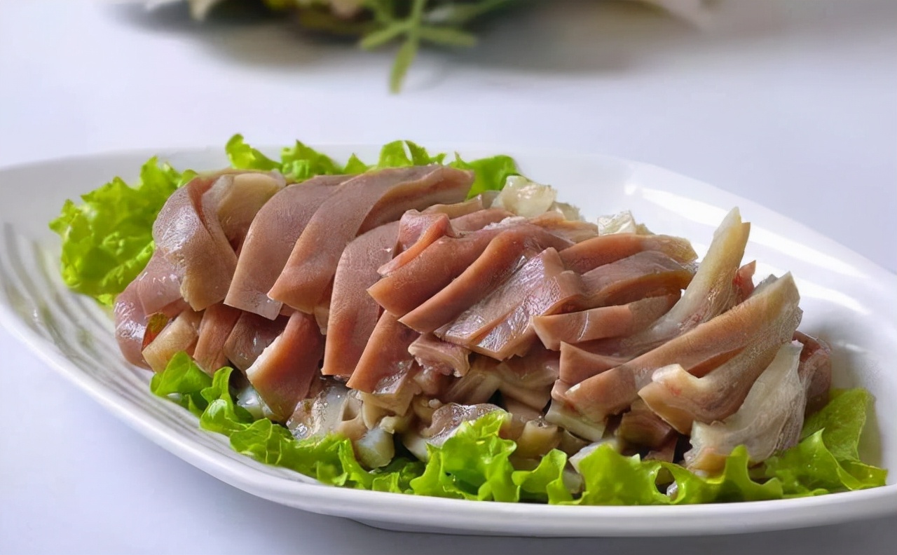 俗话说“一个猪肚十副药”是什么意思？常吃猪肚会有什么变化？