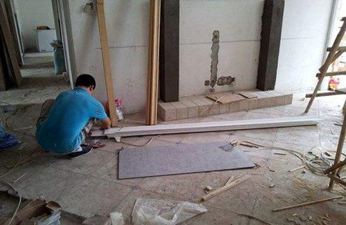 自己装石膏线怎么粘会比较牢固,石膏线如何粘毛坯墙