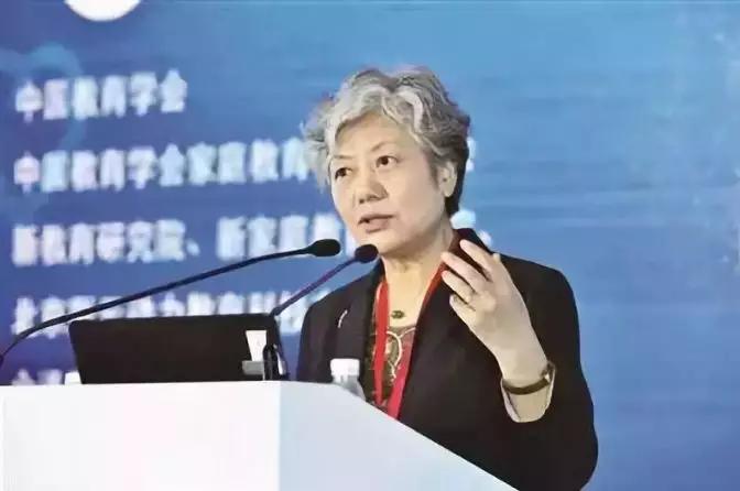 十八岁少女跟男网友私奔,十八岁女孩跟男网友私奔