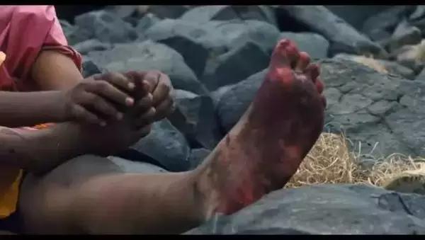 她4岁被*暴强**，5岁被割生殖器，13岁嫁60岁老头，22岁时惊艳世界