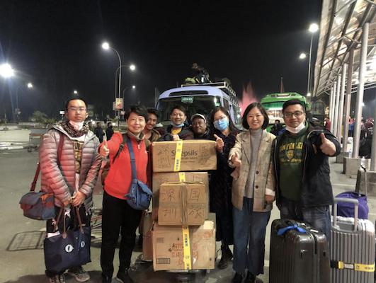深晚报道|“最美代购”！深圳导游领队海外带回25万个口罩支援战“疫”