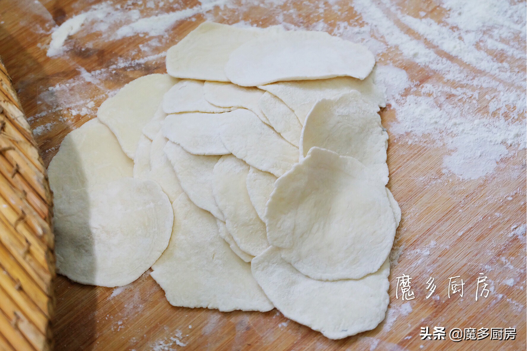 游子最想念的是回家的路,在外的游子想念家乡的美食