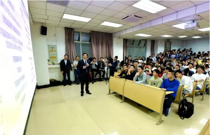 校长授课、院士加盟,华中科技大学5门选修课成网红,学生感叹:太过瘾了!