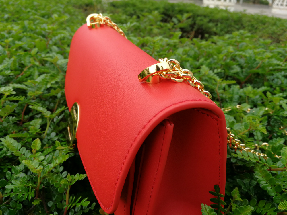 迪桑娜女包属于什么档次,迪桑娜轻奢女包是品牌包吗