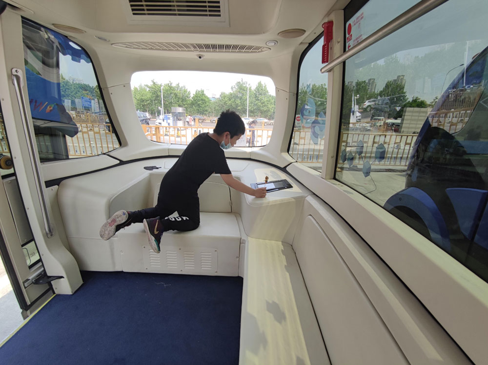 “深蓝”成网红海格客车凭智慧出行引爆津门