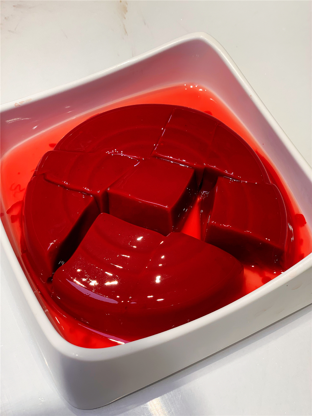 长春桂林路有家电影《叶问》同款火锅酒馆，楼里面有座“香港城”