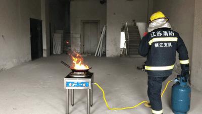 油锅起火倒凉油正确吗,油锅起火倒入凉油会怎样