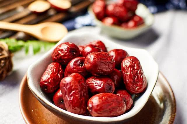 月子里吃什么饭最补血,月子食用哪些食材比较好