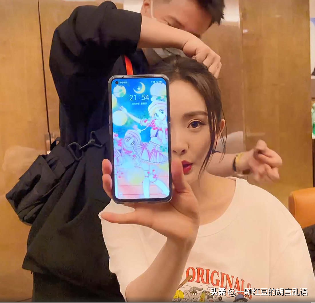 这款最贵只卖一千多块的手机，凭什么成为杨幂的“心头好”？