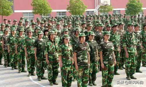 大一新生如何在自我介绍展示才艺,大一新生英语一分钟自我介绍范文