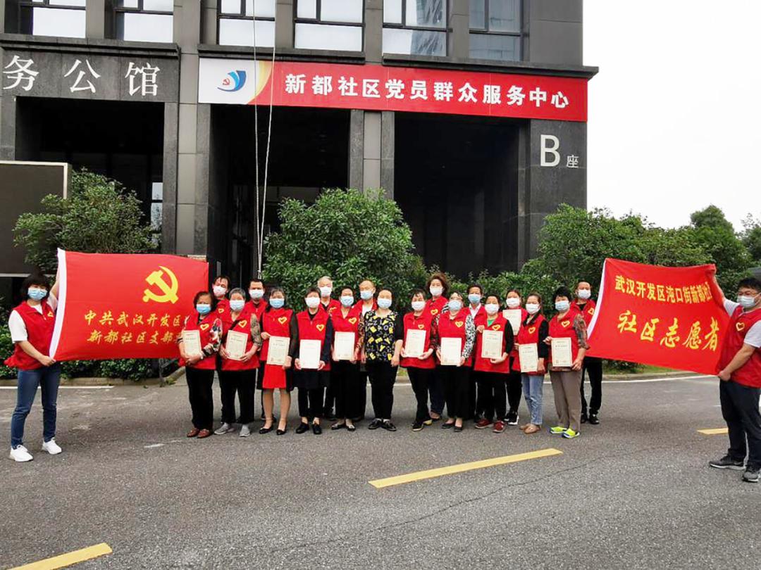 夕阳无限好银发志愿者,银发志愿者的风采