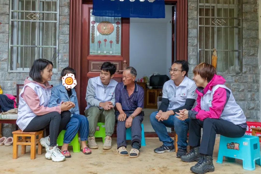 让爱穿越大山“陌上阳光”西部助学探访行动走进云南文山