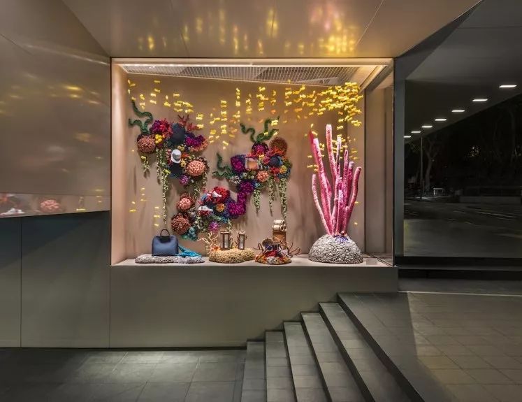 爱马仕最新的橱窗设计,手工制作的梦幻艺术空间