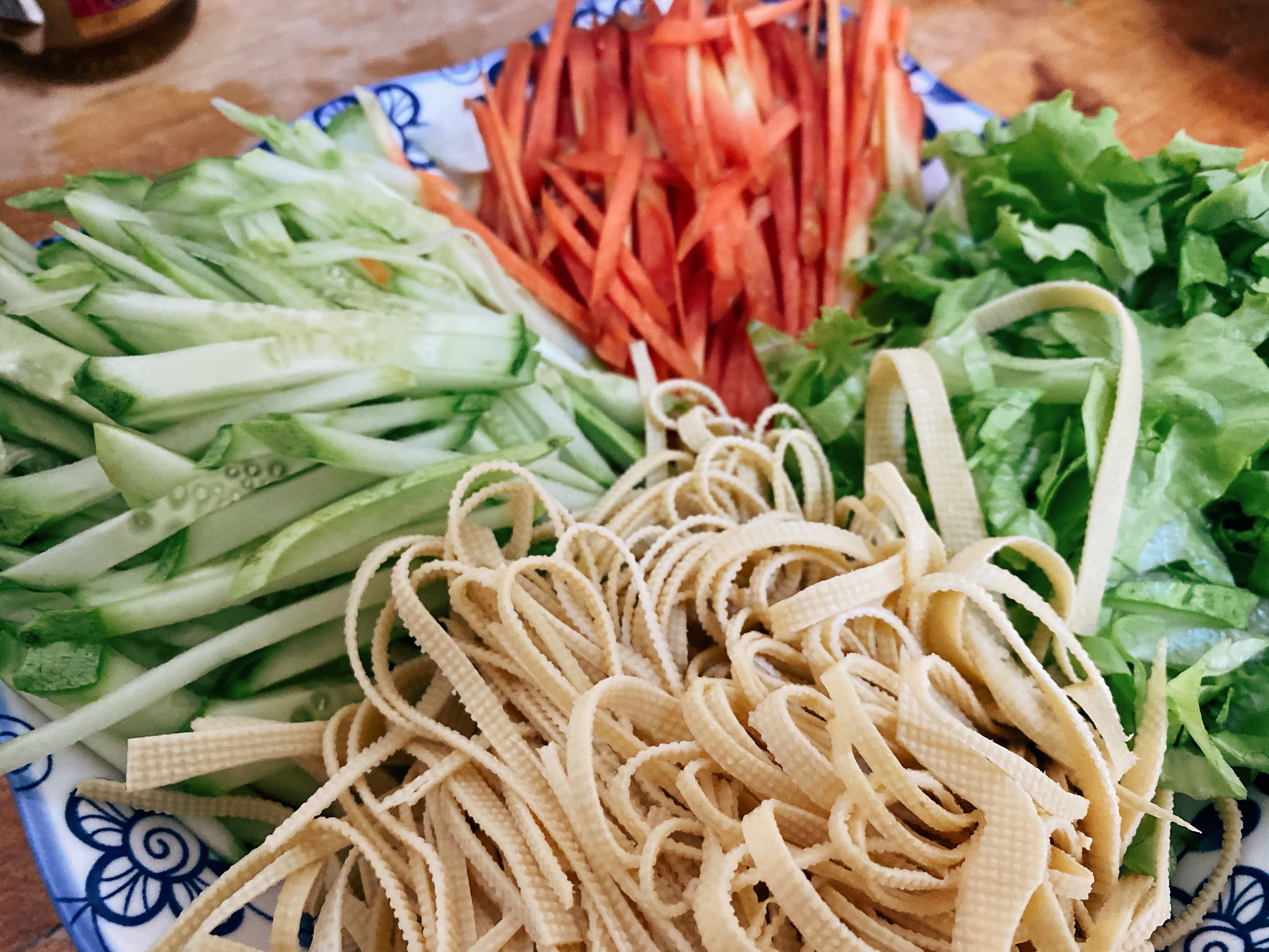 东北五彩大拉皮的做法,五彩大拉皮老东北美食