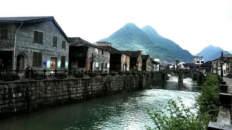 还没想好国庆去哪？自驾2.5小时，在秋日里泡温泉吃美食