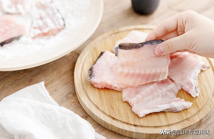 麻辣鱼的做法正宗川菜做法,青花椒麻辣鱼的正宗做法