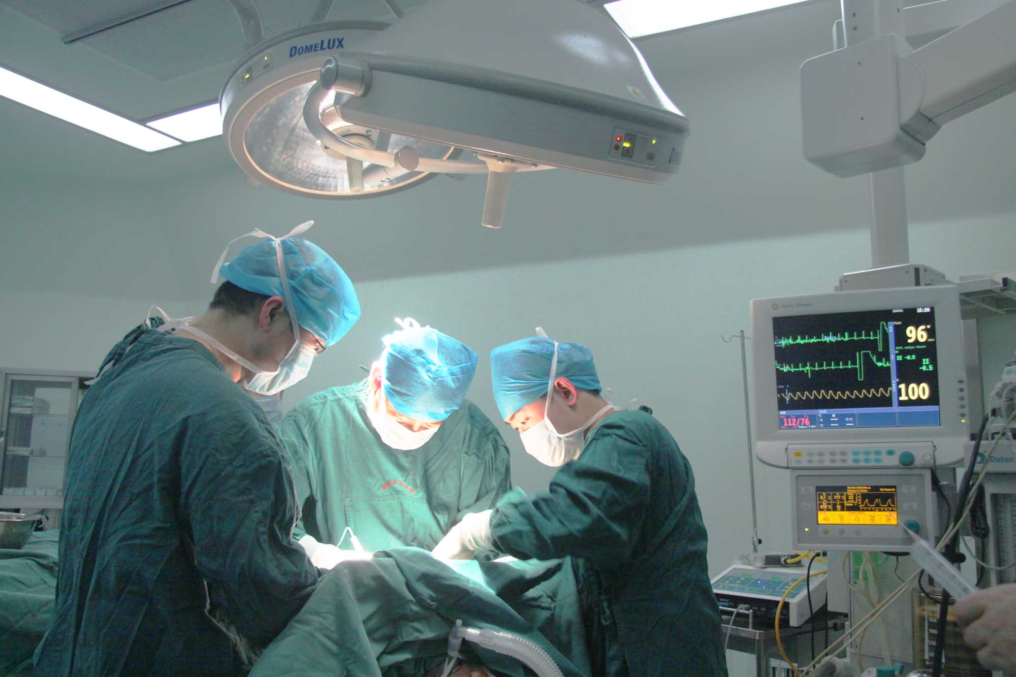 尖锐性湿疣丘疹是单个生长的吗,尖锐性湿疣是通过皮损传染的吗