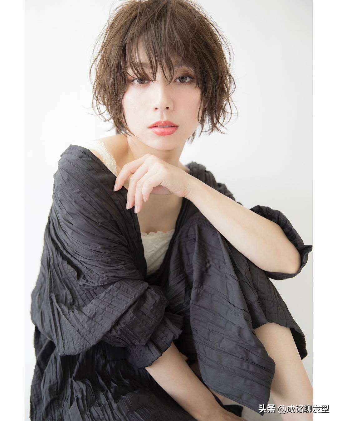 推荐一款清爽又时尚的短发发型,2020流行发型短发易打理