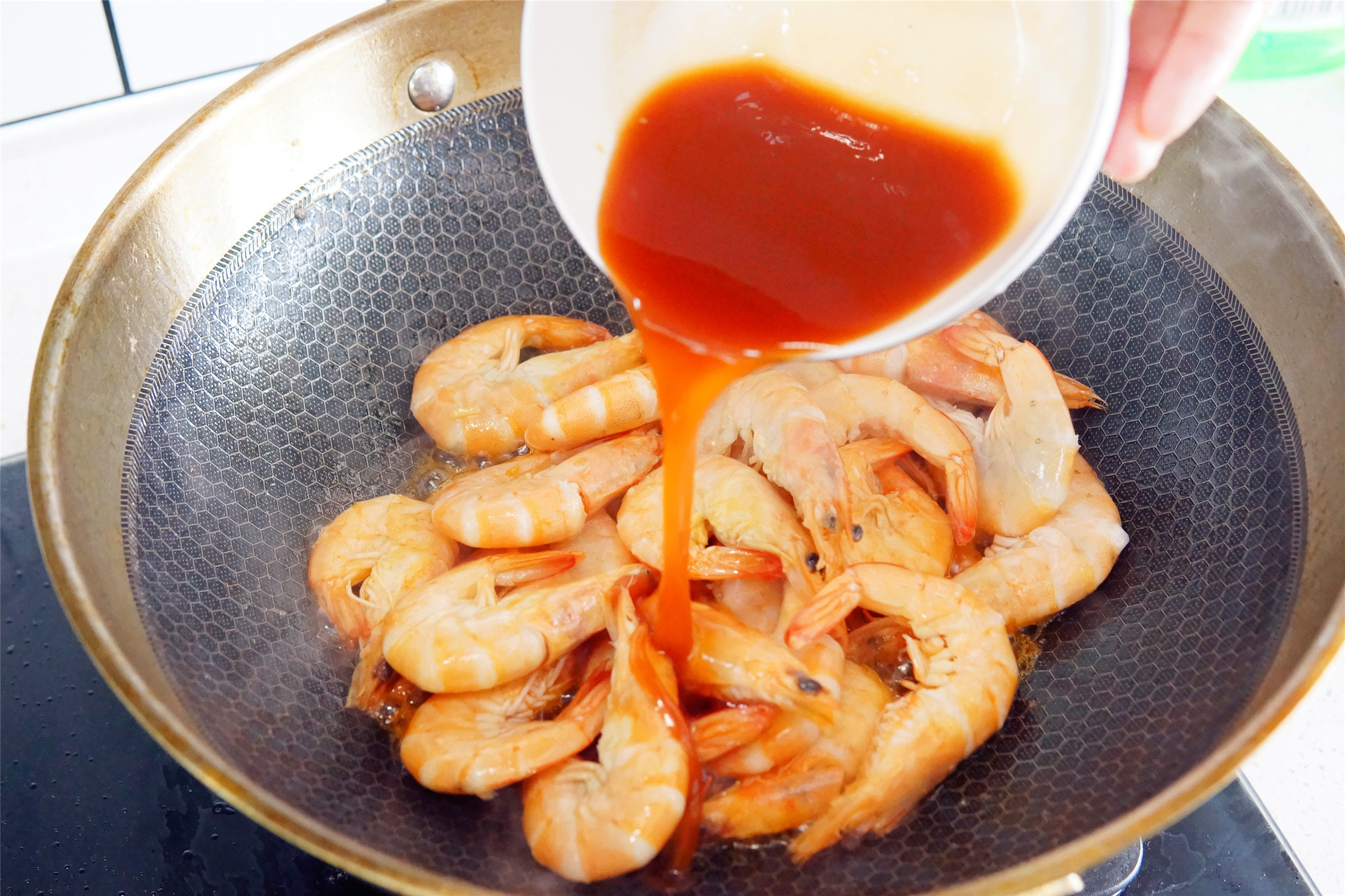 新鲜的大虾怎么保鲜放冰箱,大虾放冰箱冷冻保存方法