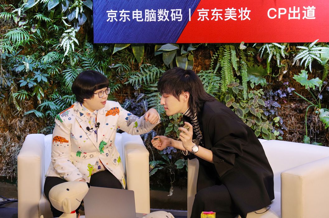 肖骁说更喜欢在颜如晶身边的自己,颜如晶肖骁一起参加了什么节目