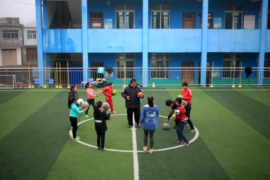 大山深处的人们生活的真好,大山里最值得尊重的人