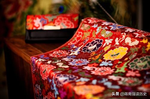 南京云锦，靓丽“江苏智造”，成就曹雪芹《红楼梦》的服饰文化