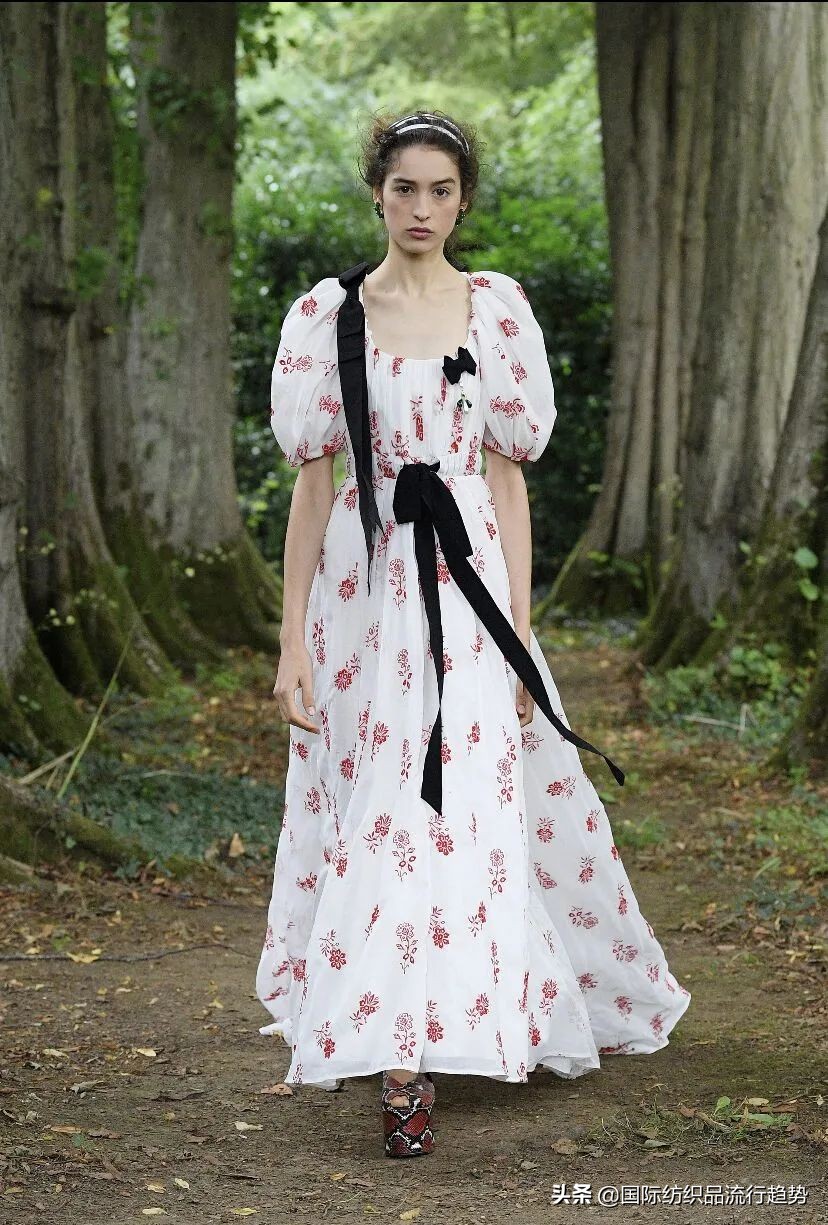 最新一季的巴黎时装秀,下一次的巴黎时装周