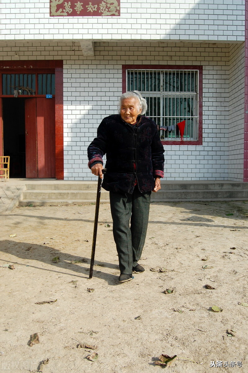 河南9旬奶奶性格开朗不呕气，从不吃营养品，小米红枣粥喝了50年