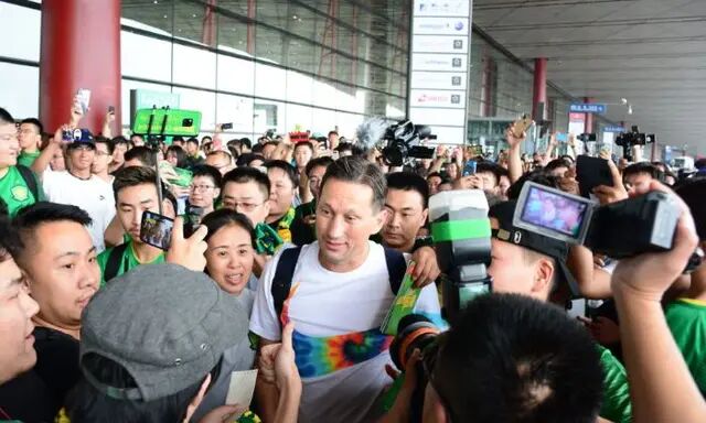 2018国安主教练施密特,国安教练施密特的前任