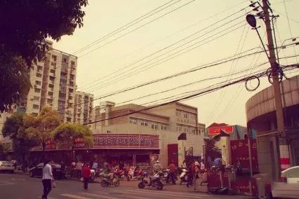 褰郸鏂版潙澶滃競涓婃捣璁板繂,涓婃捣浜虹溂涓殑褰郸鏂版潙