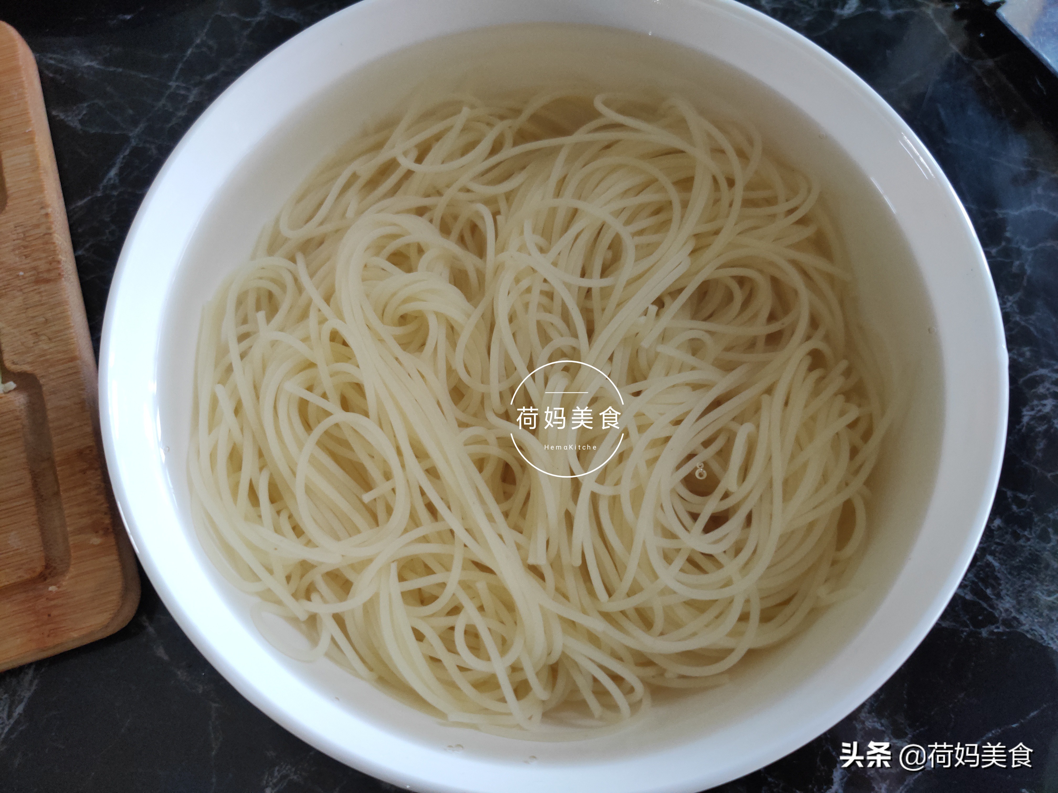 想吃烤冷面自己在家也能做,在家做冷面汤汁做法