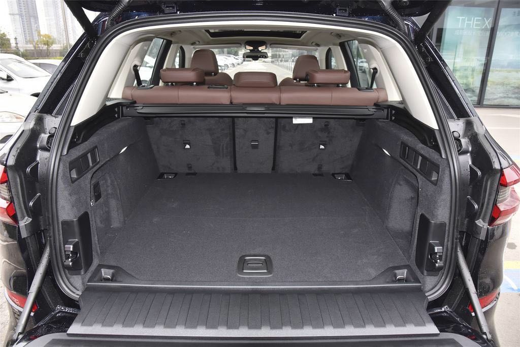 宝马x5试驾油耗,宝马x5最高配的七座碳蓝黑试驾