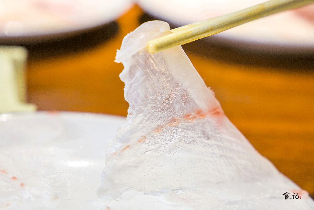 1块钱撸四盘！薄如蝉翼的蝴蝶鱼片，让你一口鲜掉眉毛！