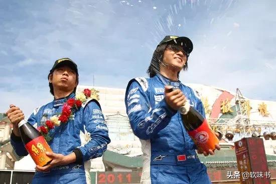 韩寒练习开赛车,韩寒什么时候开始玩赛车的