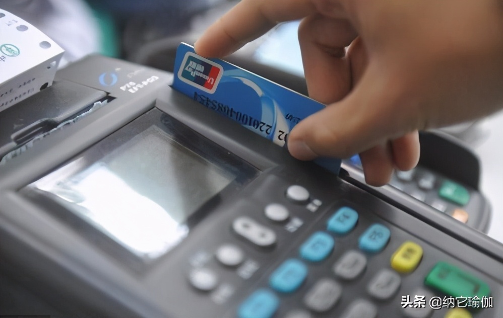 放弃稳定的工作当瑜伽教练值吗,月薪过万的人想转行做瑜伽教练