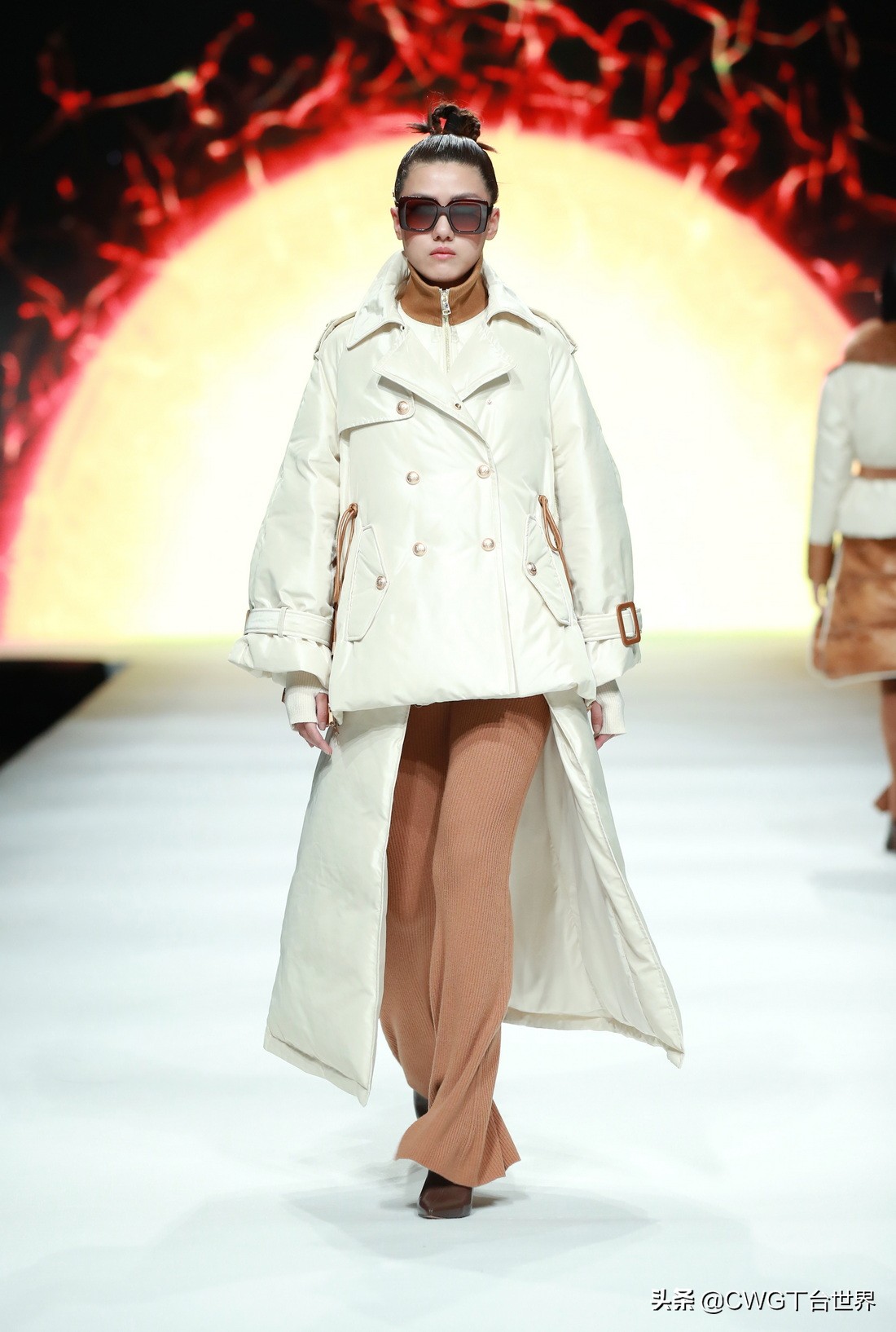 亦帛时尚羽绒服是品牌吗,亦帛时尚2021冬羽绒服发布会