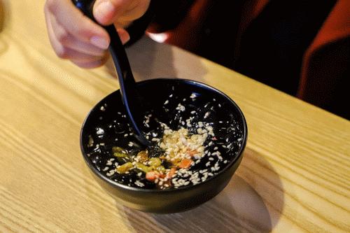 这家国潮网红串串落地襄阳啦，你只管拿串不用涮可以直接开吃