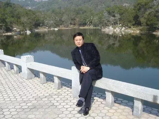 你心目中的博物馆专家会开飞机会编程吗？